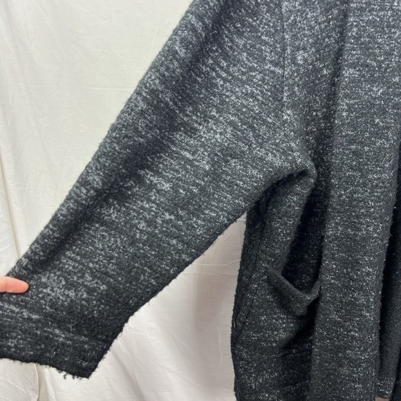 Urban Outfitters Women’s Wool Gray Black Heavyweight Wool Cardigan Sweater Sz L - Picture 2 of 9
